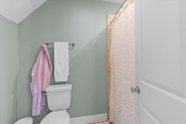 full bathroom with toilet and baseboards