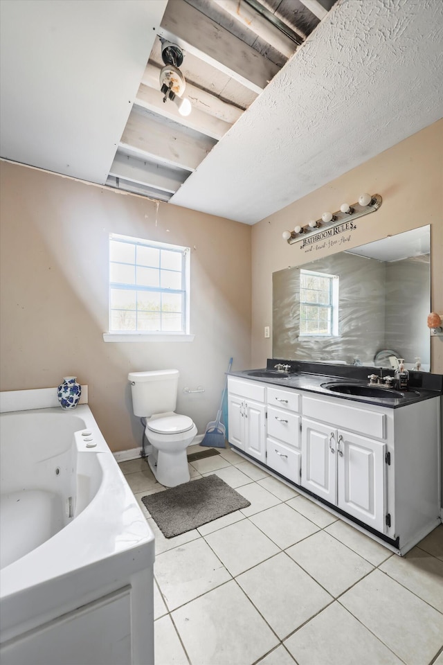 bathroom with toilet, a wealth of natural light, a jetted tub, and a sink