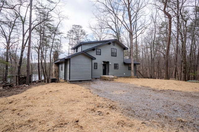 chalet / cabin with driveway