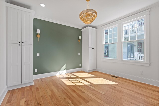 unfurnished room featuring crown molding, recessed lighting, visible vents, light wood-style floors, and baseboards