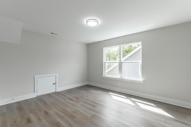 4659 Heiskell Dr, Chattanooga, TN 37416 - spare room featuring wood finished floors and baseboards