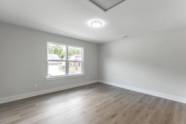 4659 Heiskell Dr, Chattanooga, TN 37416 - unfurnished room featuring light wood-style floors and baseboards