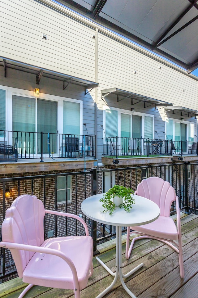 balcony with outdoor dining space