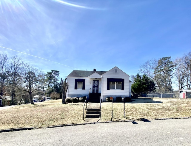 view of front facade with fence