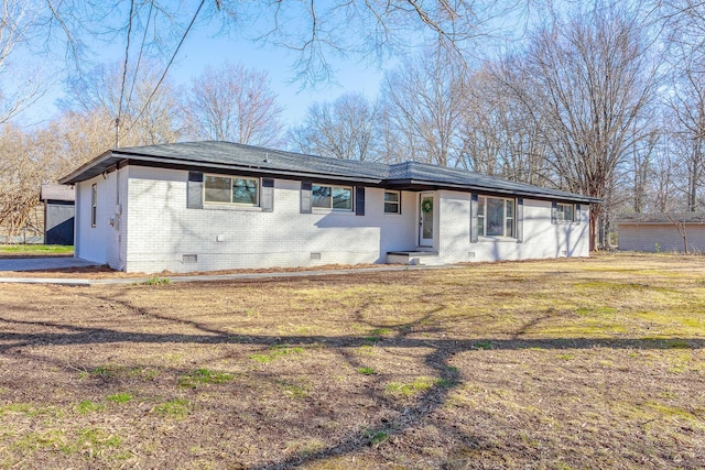 ranch-style house featuring brick siding, crawl space, and a front yard