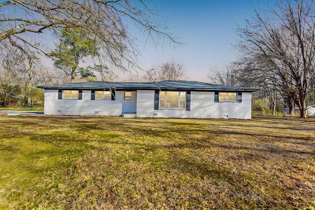 single story home with crawl space and a front lawn