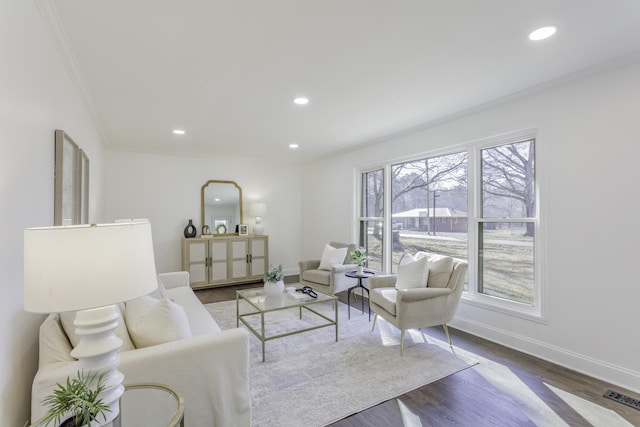 living room featuring baseboards, dark wood-style flooring, visible vents, and crown molding