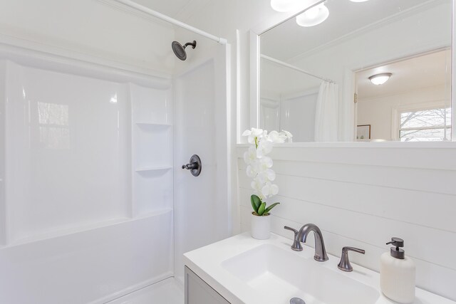 full bathroom with a shower with curtain and vanity