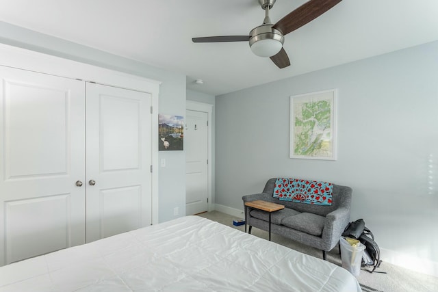 bedroom featuring carpet floors, a ceiling fan, baseboards, and a closet