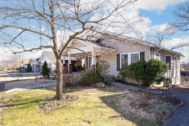 view of front of house with a front lawn