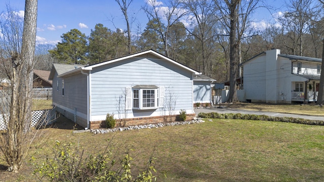 exterior space featuring a lawn