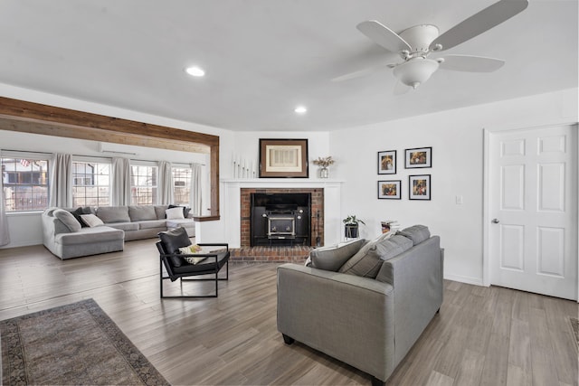 living room with baseboards, a ceiling fan, wood finished floors, and recessed lighting