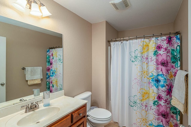 full bathroom featuring a textured ceiling, a textured wall, toilet, visible vents, and vanity