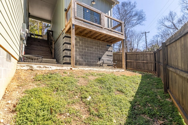 view of yard featuring a fenced backyard