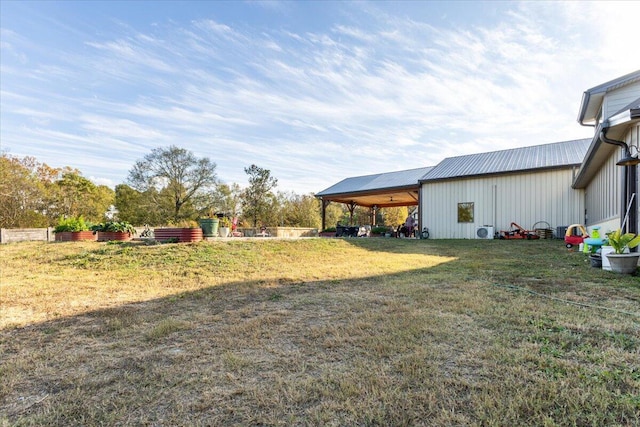 view of yard featuring a pole building and an outdoor structure