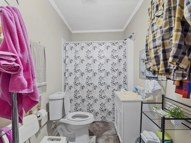 full bath featuring crown molding, curtained shower, toilet, a textured ceiling, and vanity