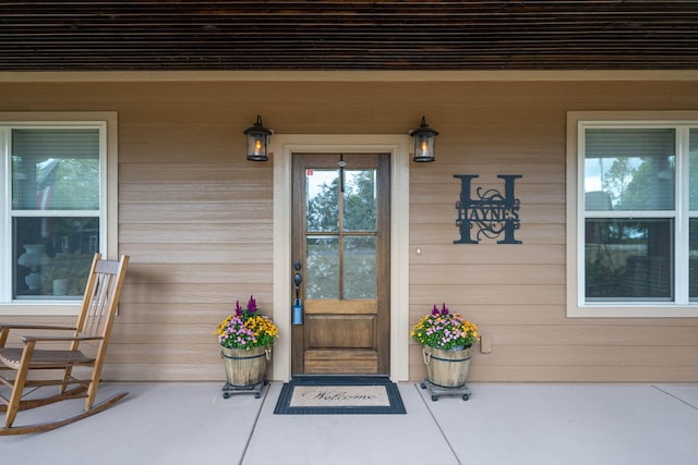 property entrance featuring a porch