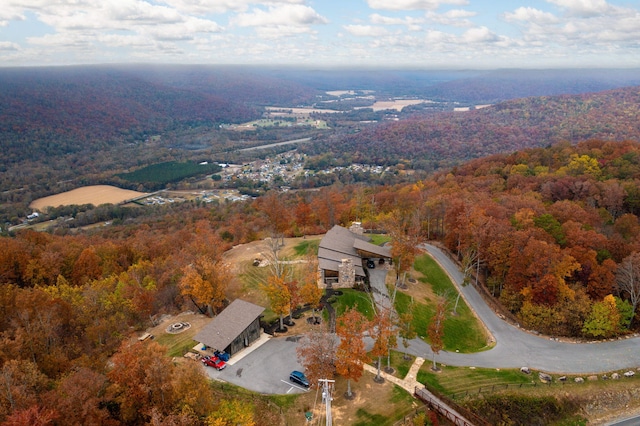 bird's eye view featuring a forest view