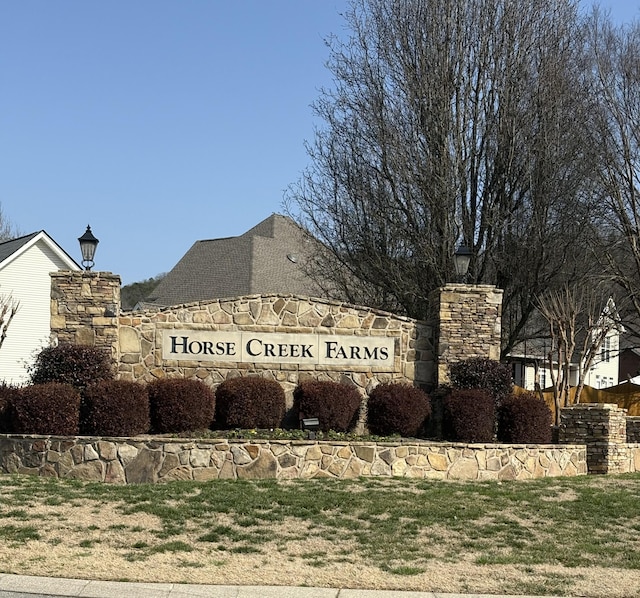 view of community / neighborhood sign