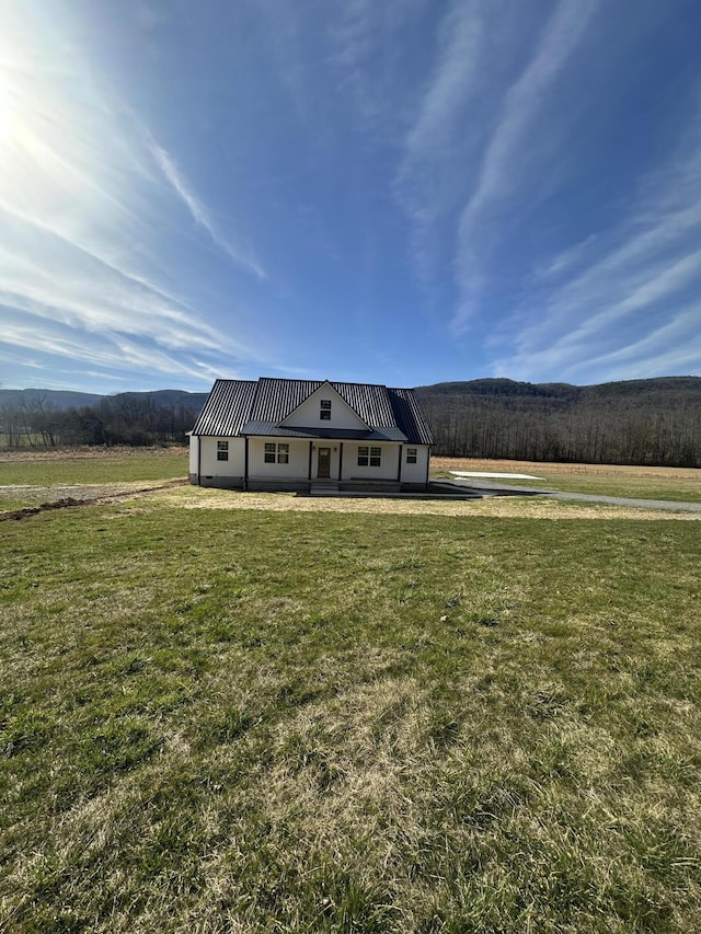 view of front of house with a front yard