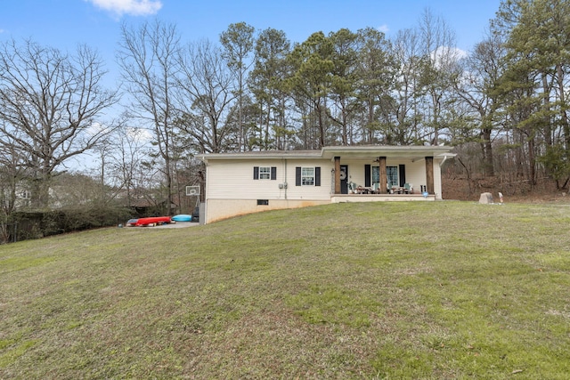 back of house featuring a lawn