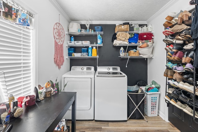 washroom with crown molding, laundry area, independent washer and dryer, and a textured ceiling