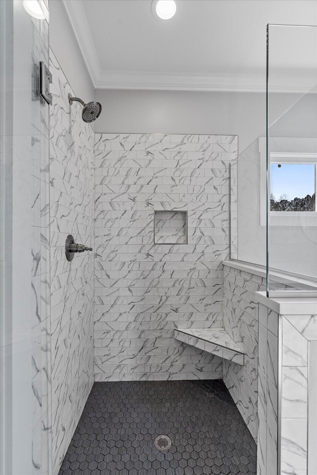full bath featuring tiled shower and crown molding