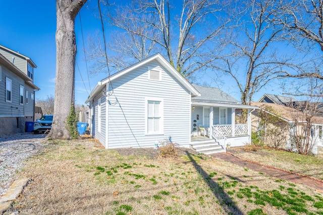 view of front facade featuring covered porch and driveway