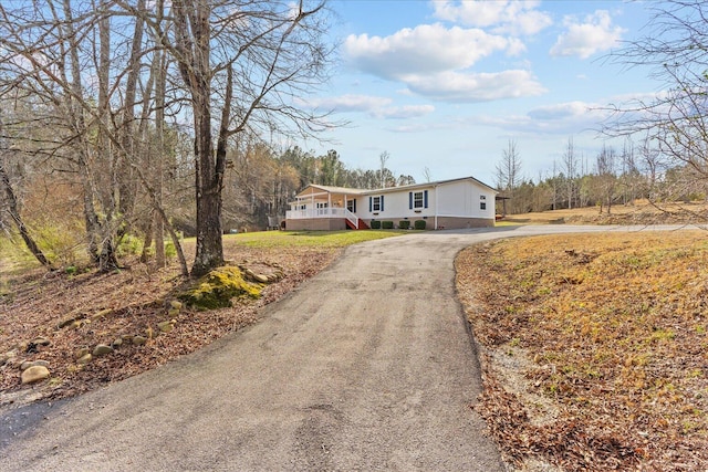 view of front of house featuring a porch and driveway