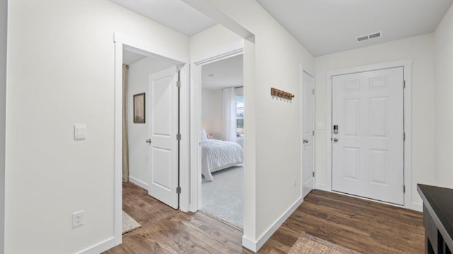 entrance foyer with baseboards, visible vents, and wood finished floors