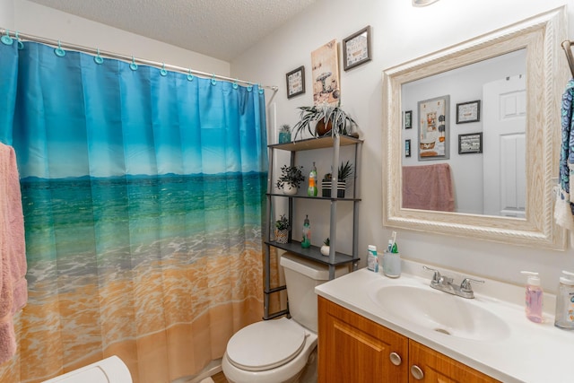 bathroom featuring a shower with shower curtain, a textured ceiling, toilet, and vanity