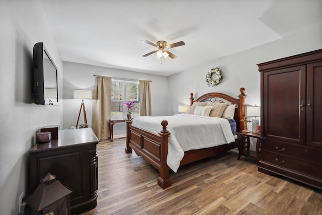 bedroom featuring wood finished floors and a ceiling fan