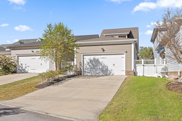 view of front of home with brick siding, fence, and a front yard