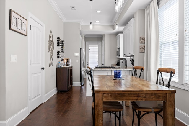 dining area with baseboards, visible vents, ornamental molding, dark wood-type flooring, and recessed lighting