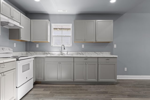 kitchen featuring dark wood-type flooring, electric stove, a sink, and gray cabinetry