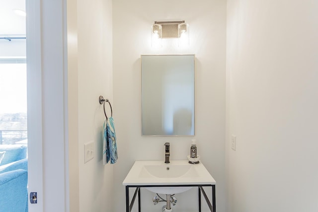 bathroom featuring a sink