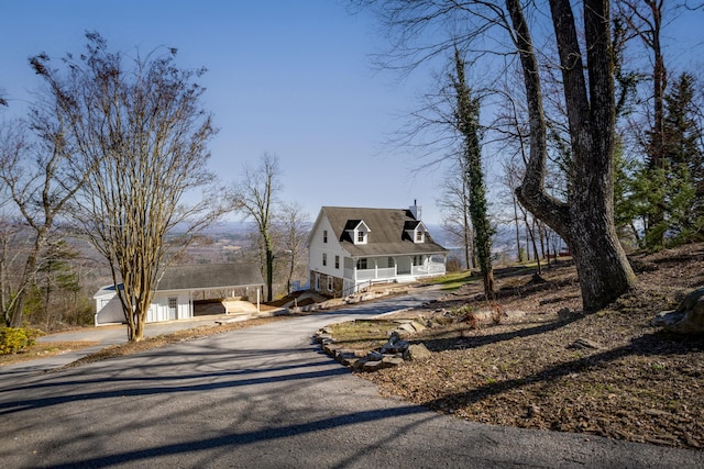 view of front of property with aphalt driveway