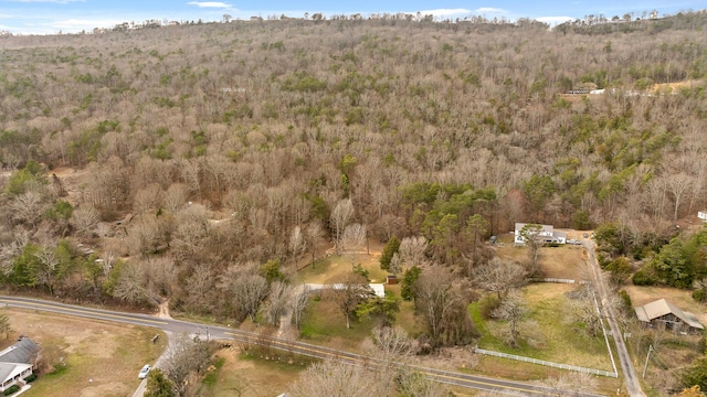 birds eye view of property featuring a forest view