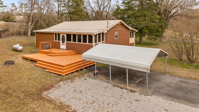 back of house featuring metal roof