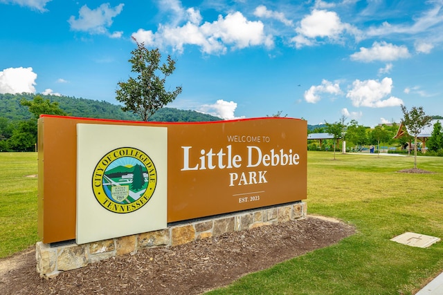 4581 Sweet Berry Ln, Ooltewah, TN 37363 - community / neighborhood sign featuring a lawn