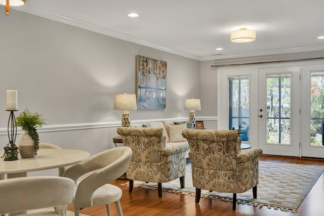 living area featuring recessed lighting, wood finished floors, and crown molding