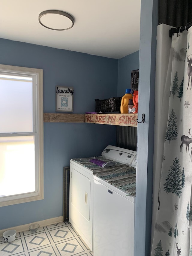 laundry room with laundry area, baseboards, and independent washer and dryer