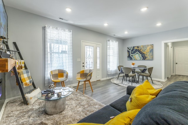 4513 Lamont Ln, Chattanooga, TN 37415 - living area featuring recessed lighting, wood finished floors, visible vents, and baseboards