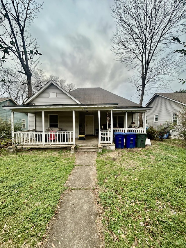 view of front of house with covered porch and a front lawn