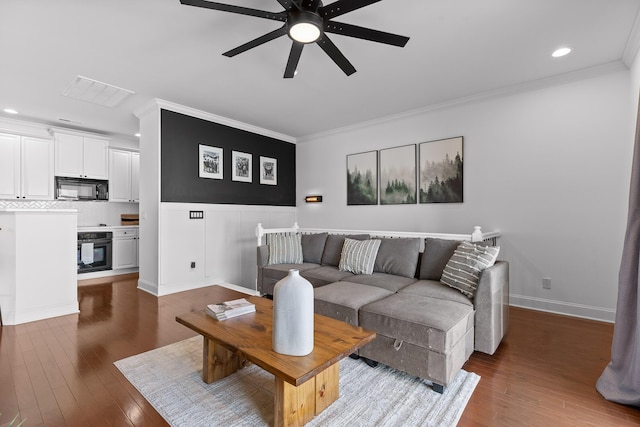 living room featuring hardwood / wood-style flooring, recessed lighting, crown molding, baseboards, and ceiling fan