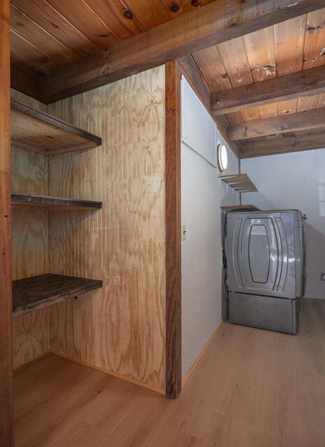 storage area with washer / clothes dryer