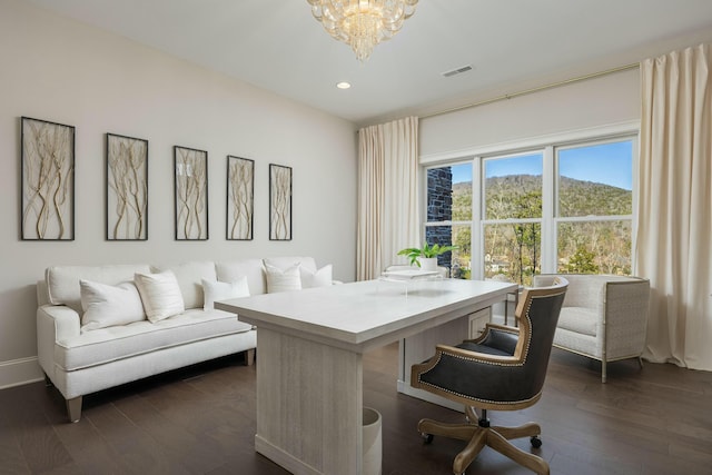 office area featuring visible vents, a notable chandelier, recessed lighting, baseboards, and dark wood-style flooring