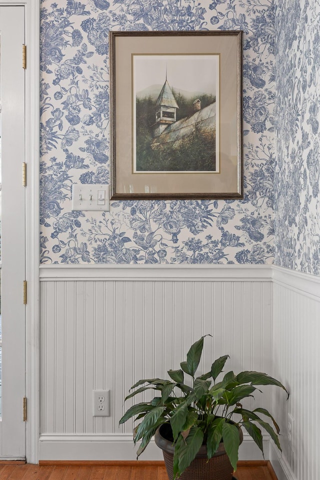 interior details with wallpapered walls and wainscoting