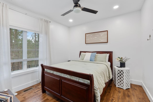 bedroom with baseboards, visible vents, hardwood / wood-style floors, and recessed lighting