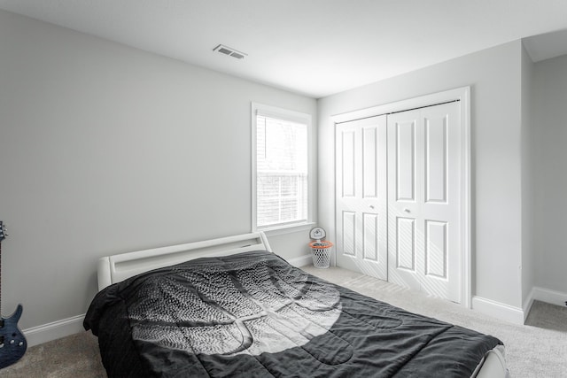 bedroom featuring carpet, a closet, visible vents, and baseboards